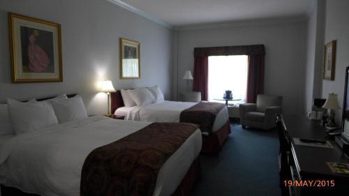 The Bridgeport Inn Форт-МакМеррей Екстер'єр фото